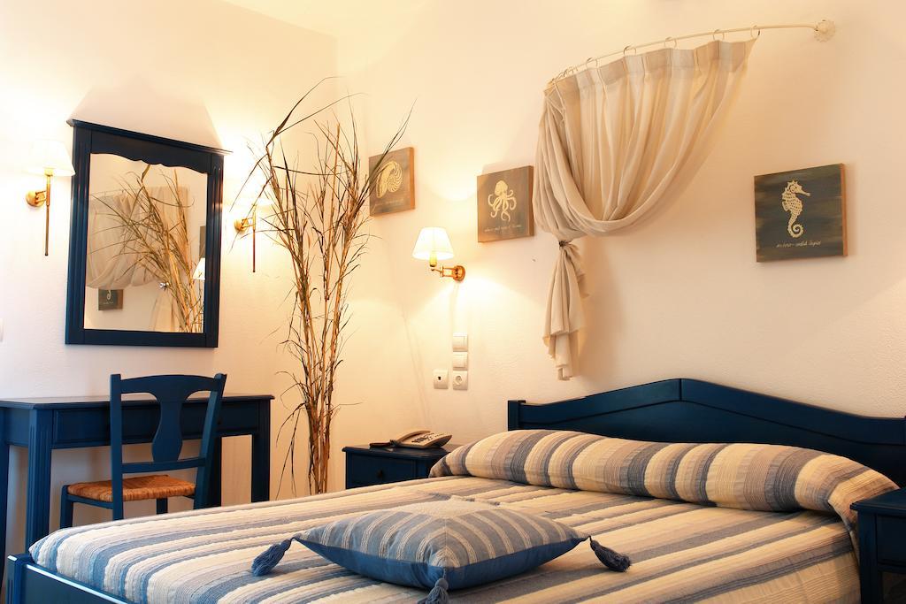 Vardia Bay Karavostasis (Folegandros)