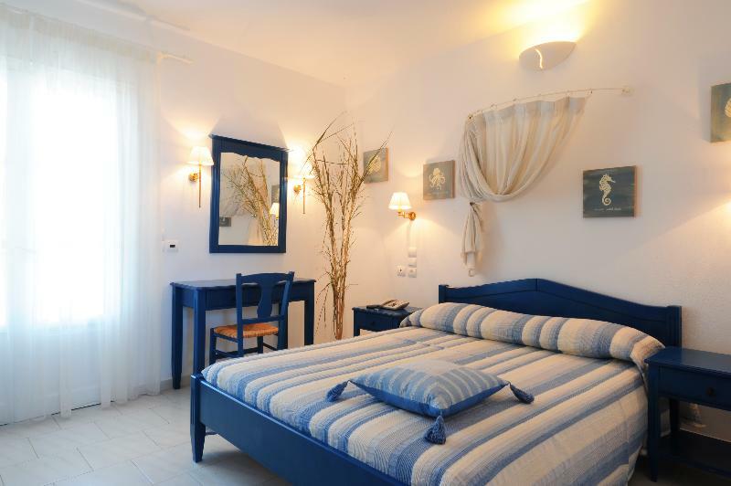 Vardia Bay Karavostasis (Folegandros)